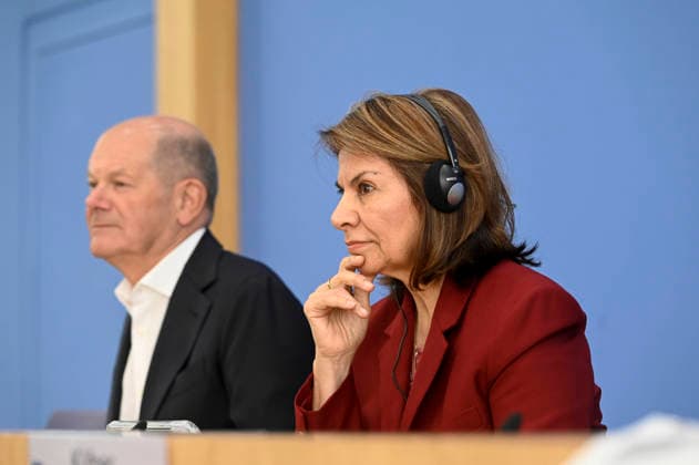 ABB BPK Olaf Scholz, former Federal Chancellor and Co-Chair of the ENSK, with Laura Chinchilla Miranda, President-elect of Costa Rica and Co-Chair of the ENSK Topic: Presentation of the North-South Commission on Development Policy (ENSK) Press Conference on the Composition and Priority Issues of the North-South Commi