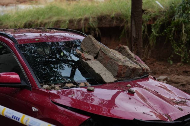 Heavy rains in Catalonia cause widespread disruption A wall collapses onto several vehicles due to the rain on Ciutat de Balaguer Street on October 5, 2026, in Barcelona, Catalonia, Spain. Rain and storms will once again dominate the day on Monday, though with less intensity than over the weekend, with yellow and orange alerts in effect at times in some areas of the country, and even a red alert remaining in effect until 10 a.m. in Barcelona, with cumulative rainfall of 90 L m². October 5, 2026, Barcelona, Catalonia, Barcelona, Catalonia, Spain Copyright: xDavidxZorrakinox 7822691