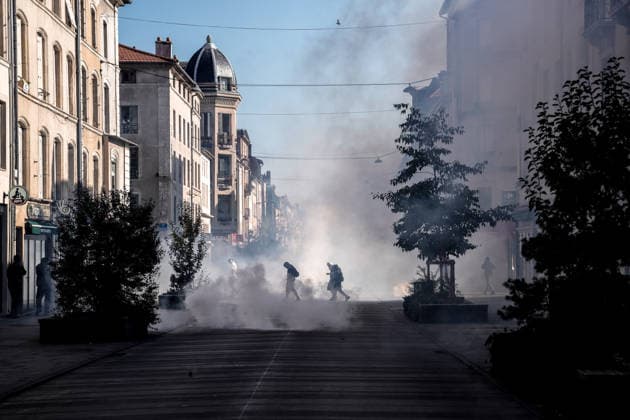 Student protests continue across France as up to 500 high schools close NANCY, FRANCE - OCTOBER 05: Demonstrators clash with police officers during a student protest in Nancy as demonstrations and blockades continue around several high schools, on October 05, 2026 in Nancy, France. Students are taking part in a nationwide high-school mobilization over school conditions and demands for greater education resources, while security units remain deployed around several locations in the city. Muhammed Said Tako Anadolu Nancy France. Editorial use only. Please get in touch for any other usage. Copyright: x2026xAnadoluxMuhammedxSaidxTakox
