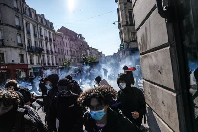 Student protests continue across France as up to 500 high schools close NANCY, FRANCE - OCTOBER 05: Demonstrators clash with police officers during a student protest in Nancy as demonstrations and blockades continue around several high schools, on October 05, 2026 in Nancy, France. Students are taking part in a nationwide high-school mobilization over school conditions and demands for greater education resources, while security units remain deployed around several locations in the city. Muhammed Said Tako Anadolu Nancy France. Editorial use only. Please get in touch for any other usage. Copyright: x2026xAnadoluxMuhammedxSaidxTakox