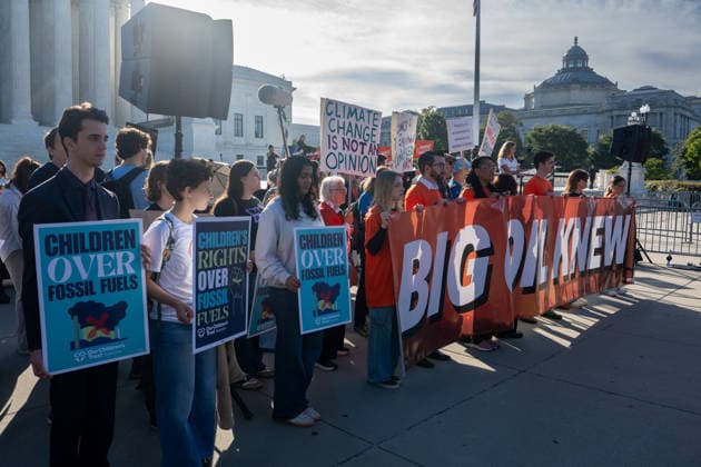 October 5, 2026, Washington, Dc, USA: Scenes from the Supreme Court as the new term begins with a case on climate change being the first heard on October 5, 2026. Washington USA - ZUMAl312 20261005_znp_l312_002 Copyright: xAndrewxLeydenx
