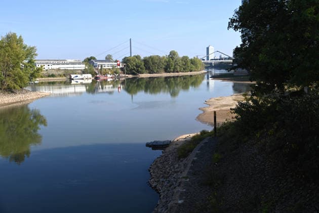 Low water levels in the Port of Düsseldorf have exposed a large sandbar; rocks and sand on the shore, Harbor Basin B, Düsseldorf, on October 5, 2026,