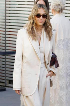 Jessica Alba at the Zimmermann Women s Ready-to-Wear Spring Summer 2027 Collection fashion show during Paris Fashion Week on October 5, 2026. Christophe Aubert, Bestimage. Celebrities at the Zimmermann Women s Ready-to-Wear Spring Summer 2027 Collection fashion show during Paris Fashion Week, October 5, 2026, Paris, France  Copyright: xChristophexAubertx xBestimagexChristophexAubertx xBestimagex