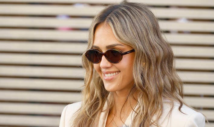 Jessica Alba at the Zimmermann Women s Ready-to-Wear Spring Summer 2027 Collection fashion show during Paris Fashion Week on October 5, 2026. Christophe Aubert, Bestimage. Celebrities at the Zimmermann Women s Ready-to-Wear Spring Summer 2027 Collection fashion show during Paris Fashion Week, October 5, 2026, Paris, France  Copyright: xChristophexAubertx xBestimagexChristophexAubertx xBestimagex