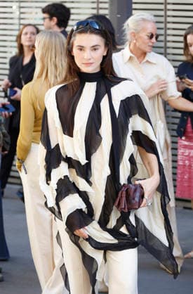 Guest at the Zimmermann Women’s Ready-to-Wear Spring Summer 2027 Collection fashion show during Paris Fashion Week on October 5, 2026. Christophe Aubert, Bestimage. Celebrities at the Zimmermann Women’s Ready-to-Wear Spring Summer 2027 Collection fashion show during Paris Fashion Week, October 5, 2026, Paris, France Copyright: xChristophexAubertx xBestimagexChristophexAubertx xBestimagex