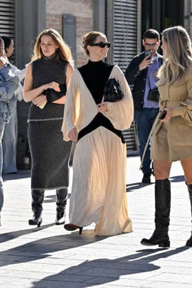 PFW Zimmermann Outside Arrivals Zoey Deutch arriving at Zimmermann show during Paris Fashion Week, in Paris, France on 5 October 2026. Photo by Julien Reynaud APS-Medias ABACAPRESS.COM Paris France Copyright: xReynaudxJulien APS-Medias ABACAx