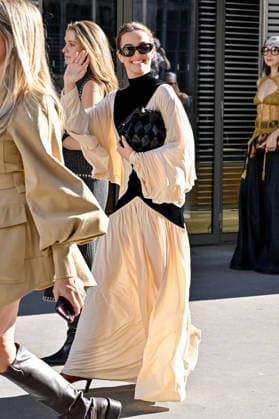PFW Zimmermann Outside Arrivals Zoey Deutch arriving at Zimmermann show during Paris Fashion Week, in Paris, France on 5 October 2026. Photo by Julien Reynaud APS-Medias ABACAPRESS.COM Paris France Copyright: xReynaudxJulien APS-Medias ABACAx