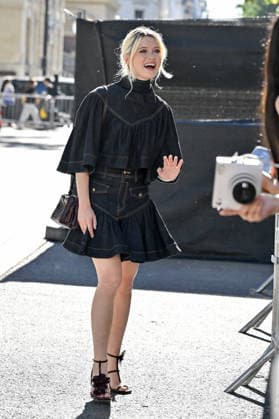 PFW Zimmermann Outside Arrivals Maisie Peters arriving at Zimmermann show during Paris Fashion Week, in Paris, France on 5 October 2026. Photo by Julien Reynaud APS-Medias ABACAPRESS.COM Paris France Copyright: xReynaudxJulien APS-Medias ABACAx