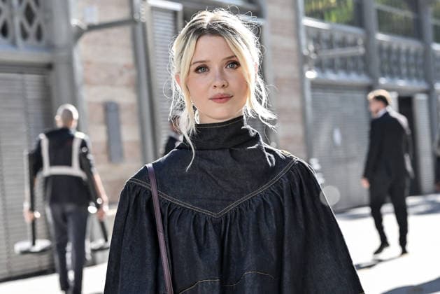 PFW Zimmermann Outside Arrivals Maisie Peters arriving at Zimmermann show during Paris Fashion Week, in Paris, France on 5 October 2026. Photo by Julien Reynaud APS-Medias ABACAPRESS.COM Paris France Copyright: xReynaudxJulien APS-Medias ABACAx