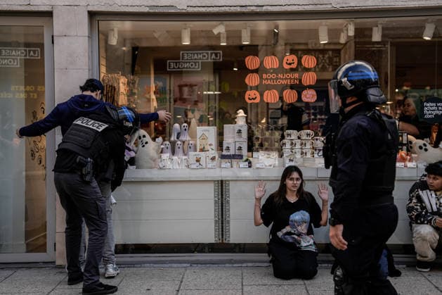 Student protests continue across France as up to 500 high schools close NANCY, FRANCE - OCTOBER 5: Police clashes with high school students during protest against current education conditions disrupt classes across the country in Nancy, France on October 5, 2026. Demonstrators pushed for expanded resources, improved school maintenance, smaller class sizes, and strategies to tackle staffing shortages. The countrywide action disrupted learning at roughly 400 to 500 high schools, which experienced full or partial class suspensions. Muhammed Said Tako Anadolu Nancy France. Editorial use only. Please get in touch for any other usage. Copyright: x2026xAnadoluxMuhammedxSaidxTakox