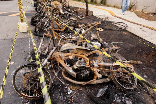 SaO PAULO, SP - 05.10.2026: QUEDA DE CABOS CAUSA INCêNDIO EM SaO PAULO - The fall of high-voltage power lines caused a large fire in Sao Paulo. Likely due to the rain, storm, and winds this past weekend in the southern part of the city, high-voltage power lines belonging to the electricity company Enel broke, causing a fire that engulfed numerous vehicles, including several motorcycles and a car. The vehicles were completely destroyed by the fire. All vehicles were parked legally on the street when the accident occurred. The owners are in talks with Enel to determine responsibility and compensation. The event took place on Rua Cannes, in the Veleiros neighborhood, near Capela do Socorro, Sao Paulo, on October 5, 2026. x3025736x VanxCampos