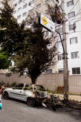 SaO PAULO, SP - 05.10.2026: QUEDA DE CABOS CAUSA INCêNDIO EM SaO PAULO - The fall of high-voltage power lines caused a large fire in Sao Paulo. Likely due to the rain, storm, and winds this past weekend in the southern part of the city, high-voltage power lines belonging to the electricity company Enel broke, causing a fire that engulfed numerous vehicles, including several motorcycles and a car. The vehicles were completely destroyed by the fire. All vehicles were parked legally on the street when the accident occurred. The owners are in talks with Enel to determine responsibility and compensation. The event took place on Rua Cannes, in the Veleiros neighborhood, near Capela do Socorro, Sao Paulo, on October 5, 2026. x3025746x VanxCampos