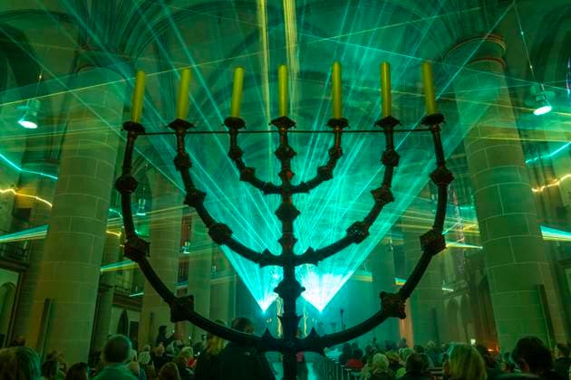 Essen Light Festival, downtown, Licht Segen Lumen Cantus, a laser show synchronized to music at Essen Cathedral, by lighting designer Manfred Olma, accompanied by live organ music, North Rhine-Westphalia, Germany, Essen Light Festival