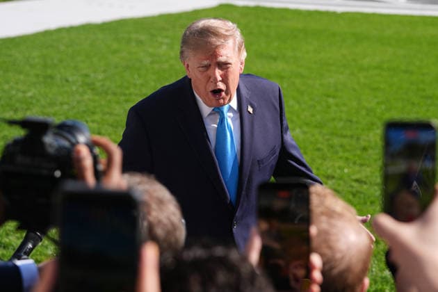 President Trump departs White House for Nebraska midterm campaign rally WASHINGTON, D.C., UNITED STATES - OCTOBER 05: U.S. President Donald Trump speaks to press members before boarding Marine One on the South Lawn of the White House in Washington, D.C., on October 5, 2026. Trump is traveling to Nebraska to attend a midterm campaign rally. Mehmet Eser Anadolu Washington, D.C. United States. Editorial use only. Please get in touch for any other usage. Copyright: x2026xAnadoluxMehmetxEserx