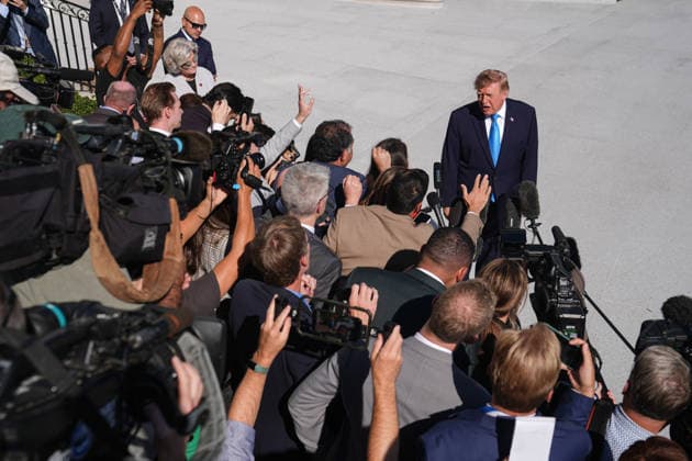 President Trump departs White House for Nebraska midterm campaign rally WASHINGTON, D.C., UNITED STATES - OCTOBER 05: U.S. President Donald Trump speaks to press members before boarding Marine One on the South Lawn of the White House in Washington, D.C., on October 5, 2026. Trump is traveling to Nebraska to attend a midterm campaign rally. Mehmet Eser Anadolu Washington, D.C. United States. Editorial use only. Please get in touch for any other usage. Copyright: x2026xAnadoluxMehmetxEserx