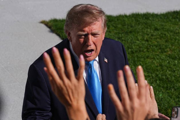 President Trump departs White House for Nebraska midterm campaign rally WASHINGTON, D.C., UNITED STATES - OCTOBER 05: U.S. President Donald Trump speaks to press members before boarding Marine One on the South Lawn of the White House in Washington, D.C., on October 5, 2026. Trump is traveling to Nebraska to attend a midterm campaign rally. Mehmet Eser Anadolu Washington, D.C. United States. Editorial use only. Please get in touch for any other usage. Copyright: x2026xAnadoluxMehmetxEserx