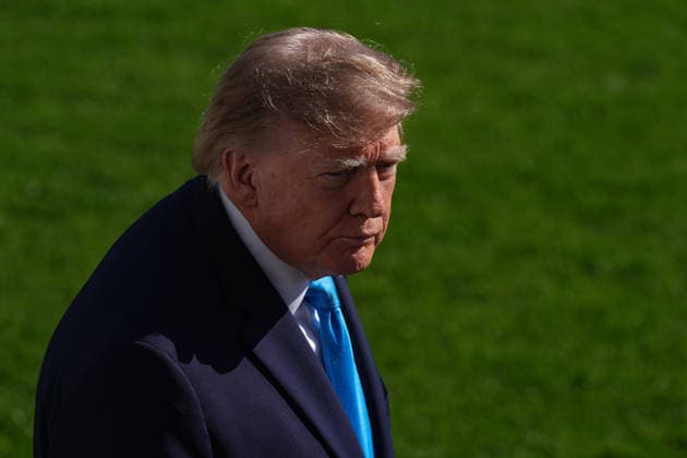 President Trump departs White House for Nebraska midterm campaign rally WASHINGTON, D.C., UNITED STATES - OCTOBER 05: U.S. President Donald Trump speaks to press members before boarding Marine One on the South Lawn of the White House in Washington, D.C., on October 5, 2026. Trump is traveling to Nebraska to attend a midterm campaign rally. Mehmet Eser Anadolu Washington, D.C. United States. Editorial use only. Please get in touch for any other usage. Copyright: x2026xAnadoluxMehmetxEserx