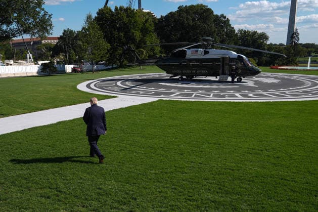 President Trump departs White House for Nebraska midterm campaign rally WASHINGTON, D.C., UNITED STATES - OCTOBER 05: U.S. President Donald Trump walks toward Marine One on the South Lawn of the White House in Washington, D.C., on October 5, 2026. Trump is traveling to Nebraska to attend a midterm campaign rally. Mehmet Eser Anadolu Washington, D.C. United States. Editorial use only. Please get in touch for any other usage. Copyright: x2026xAnadoluxMehmetxEserx