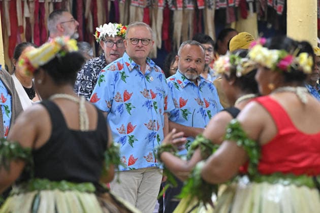 ANTHONY ALBANESE PRECOP MEETING, Australia™s Prime Minister Anthony Albanese during a traditional welcome ceremony during the Pre-Cop31 meeting in Tuvalu, Tuesday, October 6, 2026. (( NO ARCHIVING Funafuti Tuvalu Copyright: xMICKxTSIKASx 20261006156254832431