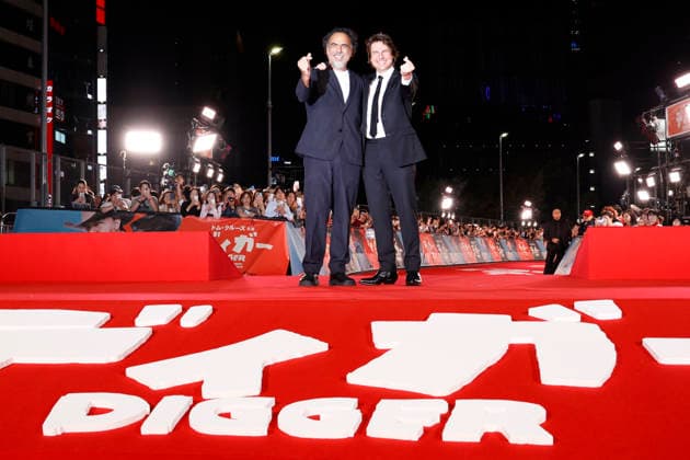 (L to R) Director Alejandro Gonzalez Inarritu and actor Tom Cruise pose for photos at the Digger Japan premiere on October 6, 2026, in Tokyo, Japan. The duo met with enthusiastic fans and signed autographs on the red carpet in the heart of Tokyo s Ginza district. aflo_353757839