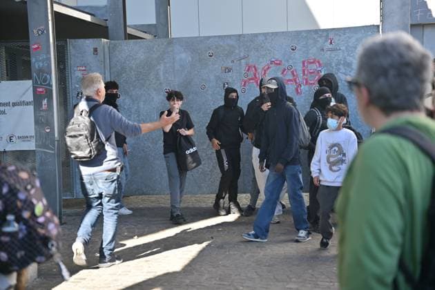 % students gather outside several schools in Liege during a protest against education reforms and budget cuts, on Tuesday 6 October 2026. Yesterday police arrested 16 people after the protests turned violent. The protests in French-speaking Belgium have been ongoing for months, following a series of reforms and budget cuts introduced by the French Community Government.  JONASxROOSENS 188901000