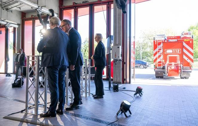 THÜRINGER LANDESREGIERUNG TRITT ERSTMALS ZUM SICHERHEITSKABINETT ZUSAMMEN ** NUR FÜR REDAKTIONELLE ZWECKE ** EDITORIAL USE ONLY **<p>06 10 2026-Erfurt: Die Thüringer Landesregierung kommt im Gefahrenabwehrzentrum Süd in Erfurt erstmals zu einem Sicherheitskabinett zusammen. Gemeinsam mit Vertretern der Sicherheitsbehörden und der Bundeswehr berät das Kabinett über den Schutz vor hybriden Bedrohungen, Cyberangriffen und Drohnen sowie über Krisenvorsorge und den Operationsplan Deutschland. Ministerpräsident Mario Voigt, Innenminister Georg Maier und Finanzministerin Katja Wolf informieren anschließend über die Ergebnisse. im Foto: Kurz vor Beginn der Regierungsmedienkonferenz mit v.l. Georg Maier (SPD), Thüringer Minister für I Copyright: SaschaxFromm doc87wums89wmb1lz9thkch ,EDITORIAL USE ONLY