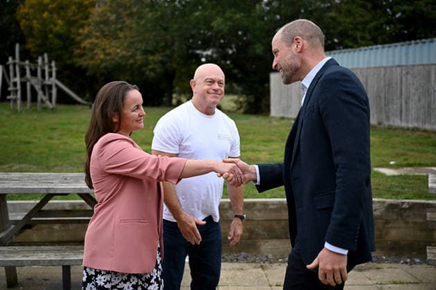 The Prince Of Wales Visits Ilminster ILMINSTER, ENGLAND - OCTOBER 06: Prince William, Prince of Wales shakes hands with CEO of the National Emergencies Trust Mhairi Sharp and Ross Kemp during his visit to the launch of the National Emergency Trust s Ready Together Toolkit on October 06, 2026 in Ilminster, England. The Prince of Wales visited Ilminster in Somerset to learn about communities growing their resilience to wild fires, flood and challenges caused by extreme weather and global warming., Credit:Finnbarr Webster PA ROTA - B68 Avalon United Kingdom, England, Ilminster Copyright: xFinnbarrxWebsterx xPAxROTAx-xB68x xAvalonx 1141003996