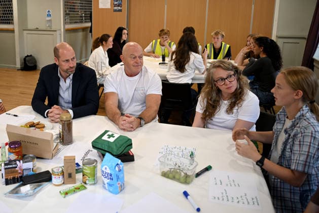 The Prince Of Wales Visits Ilminster ILMINSTER, ENGLAND - OCTOBER 06: Prince William, Prince of Wales and Ross Kemp take part in a training exercise during his visit to the launch of the National Emergency Trust s Ready Together Toolkit on October 06, 2026 in Ilminster, England. The Prince of Wales visited Ilminster in Somerset to learn about communities growing their resilience to wild fires, flood and challenges caused by extreme weather and global warming., Credit:Finnbarr Webster PA ROTA - B68 Avalon United Kingdom, England, Ilminster Copyright: xFinnbarrxWebsterx xPAxROTAx-xB68x xAvalonx 1141003997