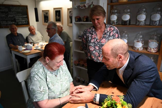 The Prince Of Wales Visits Ilminster ILMINSTER, ENGLAND - OCTOBER 06: Prince William, Prince of Wales speaks with Tina Groves, a local during his visit to Sweet Surprise cafe on October 06, 2026 in Ilminster, England. The Prince of Wales visited Ilminster in Somerset to learn about communities growing their resilience to wild fires, flood and challenges caused by extreme weather and global warming., Credit:Finnbarr Webster PA ROTA - B68 Avalon United Kingdom, England, Ilminster Copyright: xFinnbarrxWebsterx xPAxROTAx-xB68x xAvalonx 1141004074