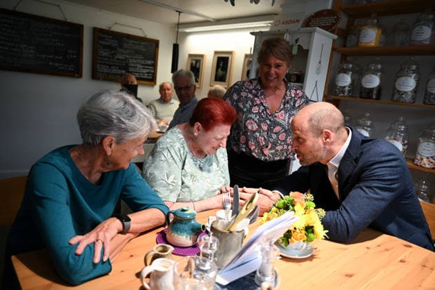 The Prince Of Wales Visits Ilminster ILMINSTER, ENGLAND - OCTOBER 06: Prince William, Prince of Wales speaks with Tina Groves, a local during his visit to Sweet Surprise cafe on October 06, 2026 in Ilminster, England. The Prince of Wales visited Ilminster in Somerset to learn about communities growing their resilience to wild fires, flood and challenges caused by extreme weather and global warming., Credit:Finnbarr Webster PA ROTA - B68 Avalon United Kingdom, England, Ilminster Copyright: xFinnbarrxWebsterx xPAxROTAx-xB68x xAvalonx 1141004088