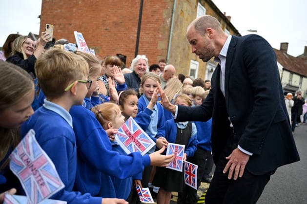 The Prince Of Wales Visits Ilminster ILMINSTER, ENGLAND - OCTOBER 06: Prince William, Prince of Wales, high-fives members from the local school during his visit to Sweet Surprise cafe on October 06, 2026 in Ilminster, England. The Prince of Wales visited Ilminster in Somerset to learn about communities growing their resilience to wild fires, flood and challenges caused by extreme weather and global warming., Credit:Finnbarr Webster PA ROTA - B68 Avalon United Kingdom, England, Ilminster Copyright: xFinnbarrxWebsterx xPAxROTAx-xB68x xAvalonx 1141004130