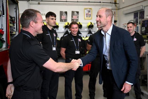 The Prince Of Wales Visits Ilminster ILMINSTER, ENGLAND - OCTOBER 06: Prince William, Prince of Wales shakes hands with members of the Devon and Somerset Fire and Rescue Service during his visit to Ilminster Fire Station on October 06, 2026 in Ilminster, England. The Prince of Wales visited Ilminster in Somerset to learn about communities growing their resilience to wild fires, flood and challenges caused by extreme weather and global warming., Credit:Finnbarr Webster PA ROTA - B68 Avalon United Kingdom, England, Ilminster Copyright: xFinnbarrxWebsterx xPAxROTAx-xB68x xAvalonx 1141004137
