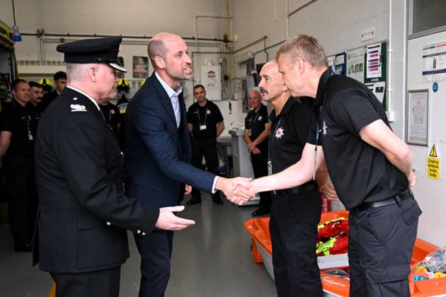 The Prince Of Wales Visits Ilminster ILMINSTER, ENGLAND - OCTOBER 06: Prince William, Prince of Wales shakes hands with members of the Devon and Somerset Fire and Rescue Service during his visit to Ilminster Fire Station on October 06, 2026 in Ilminster, England. The Prince of Wales visited Ilminster in Somerset to learn about communities growing their resilience to wild fires, flood and challenges caused by extreme weather and global warming., Credit:Finnbarr Webster PA ROTA - B68 Avalon United Kingdom, England, Ilminster Copyright: xFinnbarrxWebsterx xPAxROTAx-xB68x xAvalonx 1141004147