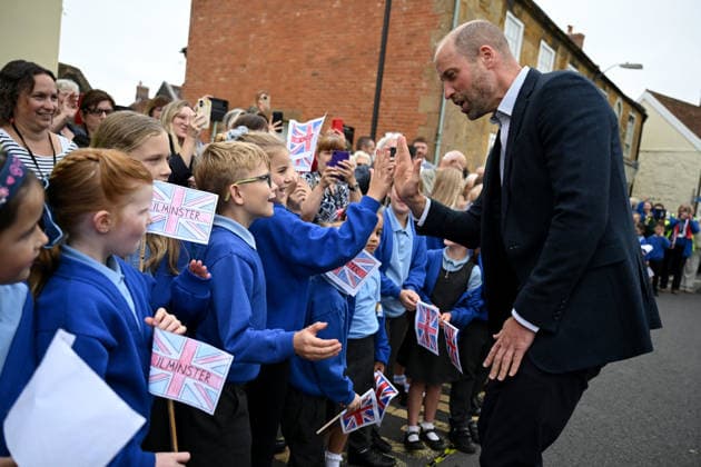 The Prince Of Wales Visits Ilminster ILMINSTER, ENGLAND - OCTOBER 06: Prince William, Prince of Wales, high-fives members from the local school during his visit to Sweet Surprise cafe on October 06, 2026 in Ilminster, England. The Prince of Wales visited Ilminster in Somerset to learn about communities growing their resilience to wild fires, flood and challenges caused by extreme weather and global warming., Credit:Finnbarr Webster PA ROTA - B68 Avalon United Kingdom, England, Ilminster Copyright: xFinnbarrxWebsterx xPAxROTAx-xB68x xAvalonx 1141004156