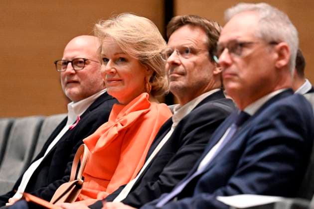 Queen Mathilde attends the conference « AI in balance » BRUSSELS, BELGIUM - OCTOBER 06 : Jean-Luc Crucke (Minister for Mobility, Climate and Environmental Transition (Les Engages)) & Patrick Dupriez & Marc Depoortere & Queen Mathilde are attending the closing ceremony of the conference AI in balance Artificial Intelligence, Society and Sustainable Development , organised by the Federal Council for Sustainable Development (CFDD). Following the conference, the Queen will speak with a group of young people about how they use AI in their work to promote sustainable development. This activity forms part of the Queen s role as Advocate for the United Nations Sustainable Development Goals and Honorary President of the CFDD on October 6, 2026 in  Copyright: xDidierxLebrunx
