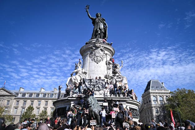 Protest against eduction conditions in Paris PARIS, FRANCE - OCTOBER 6: Demonstrators participate in a protest raising placards against education conditions and to highlight the lack of resources and staff in high schools in front of the Monument to the Republic in Paris, France, on October 6, 2026. Firas Abdullah Anadolu Paris France. Editorial use only. Please get in touch for any other usage. Copyright: x2026xAnadoluxFirasxAbdullahx