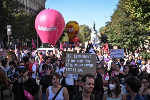 Protest against eduction conditions in Paris PARIS, FRANCE - OCTOBER 6: Demonstrators participate in a protest raising placards against education conditions and to highlight the lack of resources and staff in high schools in Paris, France, on October 6, 2026. Firas Abdullah Anadolu Paris France. Editorial use only. Please get in touch for any other usage. Copyright: x2026xAnadoluxFirasxAbdullahx