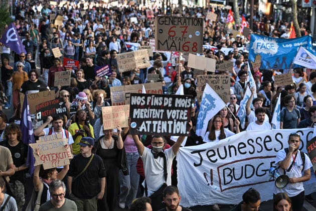 Protest against eduction conditions in Paris PARIS, FRANCE - OCTOBER 6: Demonstrators participate in a protest raising placards against education conditions and to highlight the lack of resources and staff in high schools in Paris, France, on October 6, 2026. Firas Abdullah Anadolu Paris France. Editorial use only. Please get in touch for any other usage. Copyright: x2026xAnadoluxFirasxAbdullahx