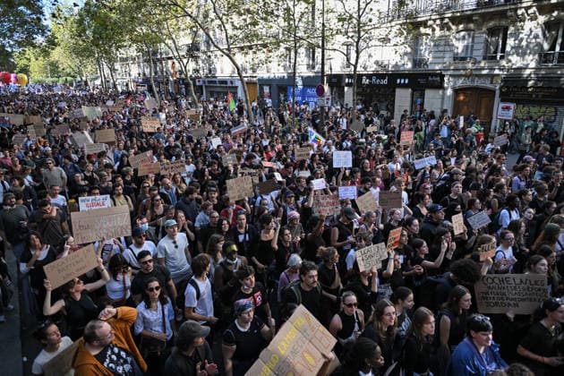 Protest against eduction conditions in Paris PARIS, FRANCE - OCTOBER 6: Demonstrators participate in a protest raising placards against education conditions and to highlight the lack of resources and staff in high schools in Paris, France, on October 6, 2026. Firas Abdullah Anadolu Paris France. Editorial use only. Please get in touch for any other usage. Copyright: x2026xAnadoluxFirasxAbdullahx