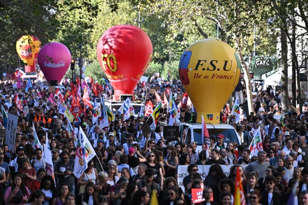 Protest against eduction conditions in Paris PARIS, FRANCE - OCTOBER 6: Demonstrators participate in a protest raising placards against education conditions and to highlight the lack of resources and staff in high schools in Paris, France, on October 6, 2026. Firas Abdullah Anadolu Paris France. Editorial use only. Please get in touch for any other usage. Copyright: x2026xAnadoluxFirasxAbdullahx