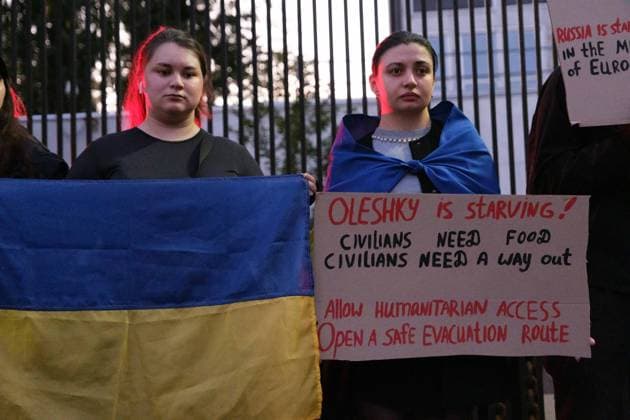 October 6, 2026, Warsaw, Masovian Voivodeship, Poland: Protesters hold placards calling for international humanitarian action during a demonstration outside the US Embassy in Warsaw protesting the humanitarian crisis in Russian-occupied Oleshky. The protest was organized by Poland s Ukrainian diaspora as an appeal to Ukraine s international partners to step up diplomatic efforts to support civilians trapped in Oleshky with humanitarian aid and the possibility of evacuation. Warsaw Poland - ZUMAk204 20261006_zip_k204_014 Copyright: xRomanxKozielx
