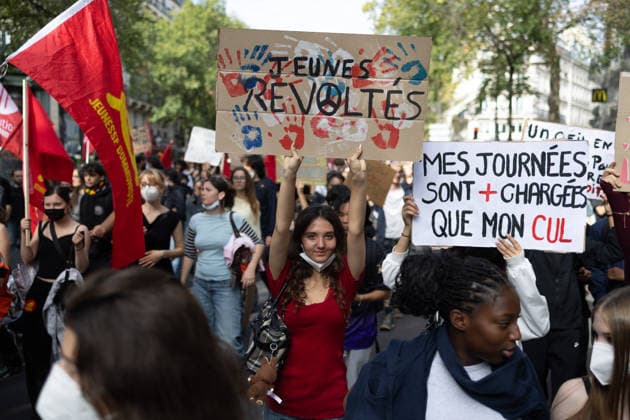 Student Demonstration - Paris RL Protesters hold signs as they take part in a demonstration as part of a nationwide day of actions called by high-school students, joined by unions and teachers, who for days have been demanding better learning conditions in protests punctuated by violent confrontations in Paris on October 6, 2026. Photo by Raphael Lafargue ABACAPRESS.COM Paris France  Copyright: xLafarguexRaphael ABACAx