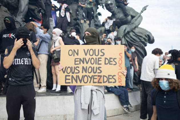 Student Demonstration - Paris RL Protesters on the statue Le Triomphe de la République on the place de la nation during the students protest against the current state of public education, once again, on October 6, 2026, in Paris, France. They demand more resources for the national education system, and raise against the far right party - le Rassemblement National. Photo by Raphael Lafargue ABACAPRESS.COM Paris France  Copyright: xLafarguexRaphael ABACAx