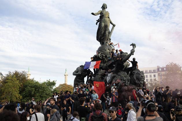 Student Demonstration - Paris RL Protesters on the statue Le Triomphe de la République on the place de la nation during the students protest against the current state of public education, once again, on October 6, 2026, in Paris, France. They demand more resources for the national education system, and raise against the far right party - le Rassemblement National. Photo by Raphael Lafargue ABACAPRESS.COM Paris France  Copyright: xLafarguexRaphael ABACAx