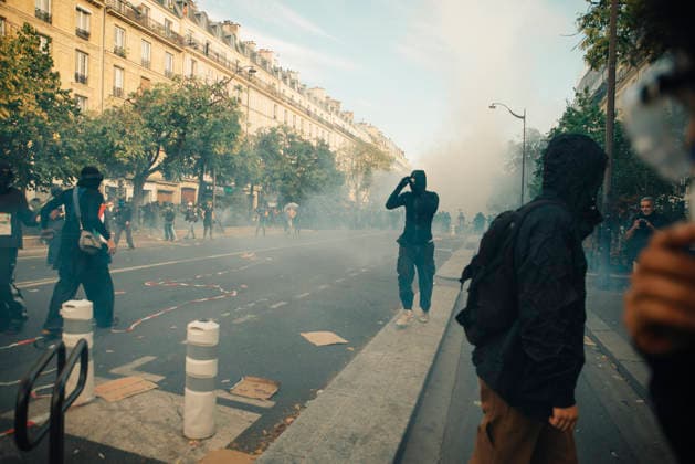 Paris Students Protest Education Conditions A demonstrator runs along a pavement through lingering tear gas in Paris, France, on October 6, 2026. France s Interior Ministry said 256,000 people marched nationwide, including 56,000 in Paris, during the student-led day of action over school conditions. High school students called for more education funding and staff, smaller classes and improved facilities, with teachers, parents and unions joining demonstrations. Paris Ile de France France Copyright: xDavoodxMaeilix