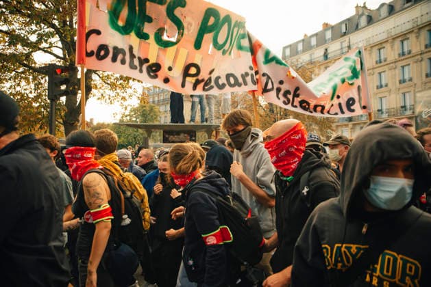 Paris Students Protest Education Conditions Masked demonstrators gather beneath a large protest banner in Paris, France, on October 6, 2026. France s Interior Ministry said 256,000 people marched nationwide, including 56,000 in Paris, during the student-led day of action over school conditions. High school students called for more education funding and staff, smaller classes and improved facilities, with teachers, parents and unions joining demonstrations. Paris Ile de France France Copyright: xDavoodxMaeilix