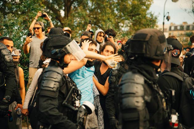 Paris Students Protest Education Conditions Riot police push into a crowd of demonstrators during clashes in Paris, France, on October 6, 2026. France s Interior Ministry said 256,000 people marched nationwide, including 56,000 in Paris, during the student-led day of action over school conditions. High school students called for more education funding and staff, smaller classes and improved facilities, with teachers, parents and unions joining demonstrations. Paris Ile de France France Copyright: xDavoodxMaeilix