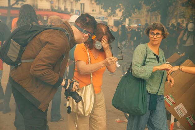 Paris Students Protest Education Conditions Demonstrators cover their faces while moving through smoke in Paris, France, on October 6, 2026. France s Interior Ministry said 256,000 people marched nationwide, including 56,000 in Paris, during the student-led day of action over school conditions. High school students called for more education funding and staff, smaller classes and improved facilities, with teachers, parents and unions joining demonstrations. Paris Ile de France France Copyright: xDavoodxMaeilix