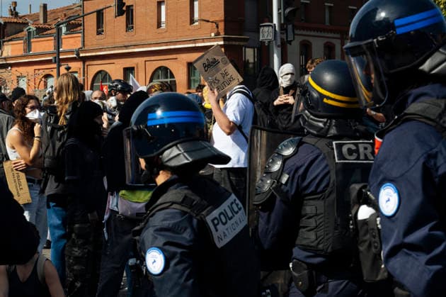 High School And University Student Protest - Toulouse CRS officers at the end of a demonstration. Protests by secondary school pupils and students calling for improvements to their living and learning conditions, supported by the trade unions CGT, FO, FSU and Solidaires. France, Toulouse, 6 October 2026. Photo by Patricia Huchot-Boissier AbacaPress.com. Toulouse OCCITANIE France Copyright: xHuchot-BoissierxPatricia ABACAx