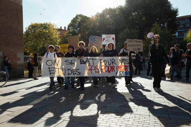 High School And University Student Protest - Toulouse A group of sixth-formers march in behind a banner reading - We re fighting for our education, not for the state. Fermat. Protests by secondary school pupils and students calling for improvements to their living and learning conditions, supported by the trade unions CGT, FO, FSU and Solidaires. France, Toulouse, 6 October 2026. Photo by Patricia Huchot-Boissier AbacaPress.com. Toulouse OCCITANIE France Copyright: xHuchot-BoissierxPatricia ABACAx